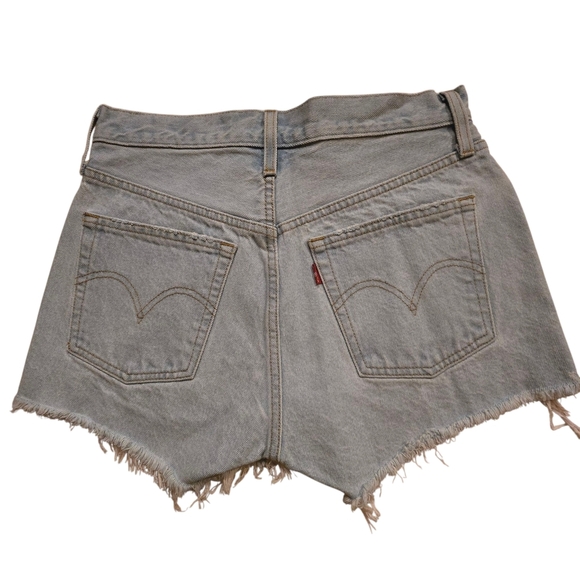 Levi's Light wash Women's Denim Pink Patch Destressed Shorts - Picture 2 of 9